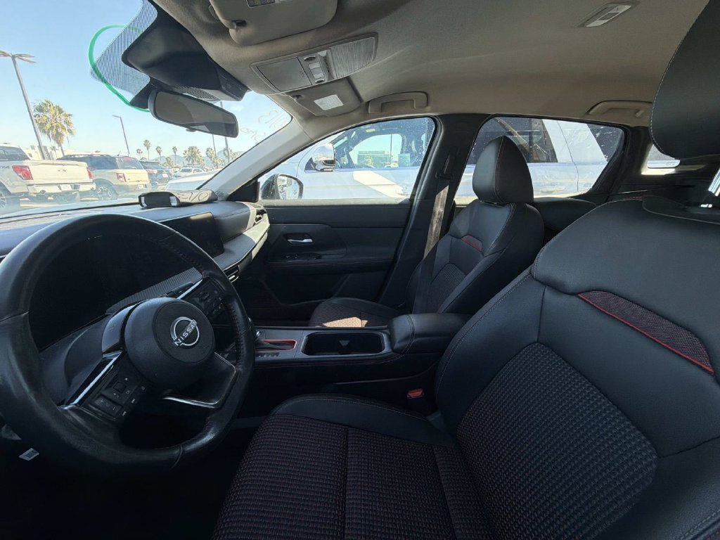Used 2025 Nissan Kicks SR FWD image 7