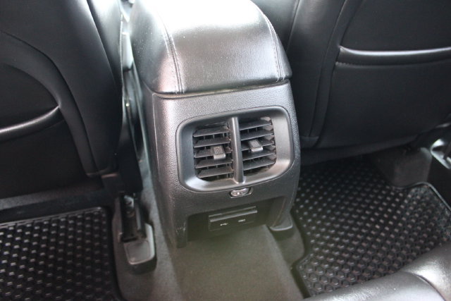 Used 2019 Jeep Cherokee Latitude Plus w/ Cold Weather Group AWD/4WD image 39