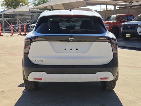 New 2026 Nissan Kicks SV w/ SV Premium Package FWD image 4