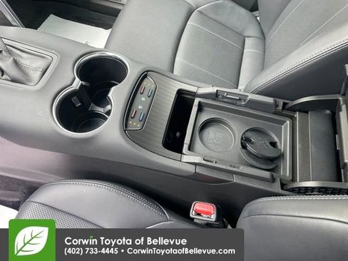 Used 2023 Toyota Venza Limited image 24
