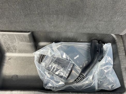 Used 2025 Jeep Wrangler Sahara image 22