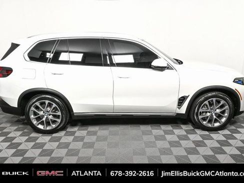 Used 2024 BMW X5 xDrive40i w/ Premium Package image 2
