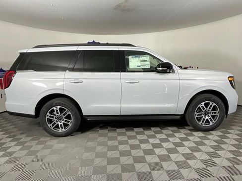 New 2025 Ford Expedition Active image 2