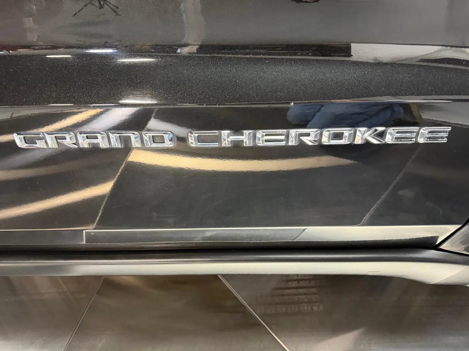 Used 2014 Jeep Grand Cherokee Limited RWD image 9
