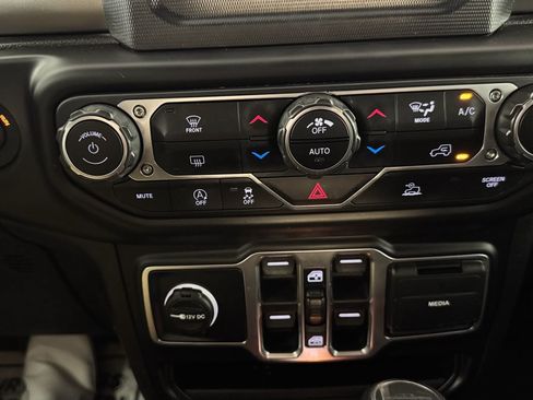 Used 2020 Jeep Gladiator Sport w/ Quick Order Package 24S AWD/4WD image 28