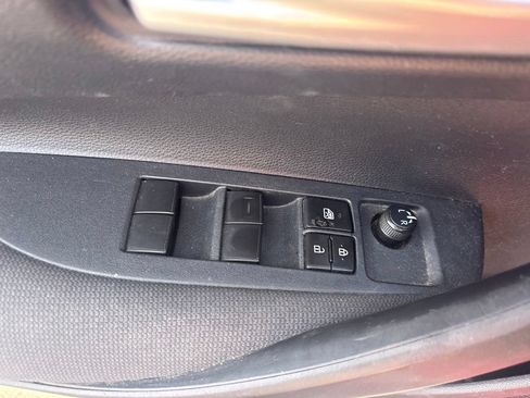 Used 2020 Toyota Corolla LE FWD image 16