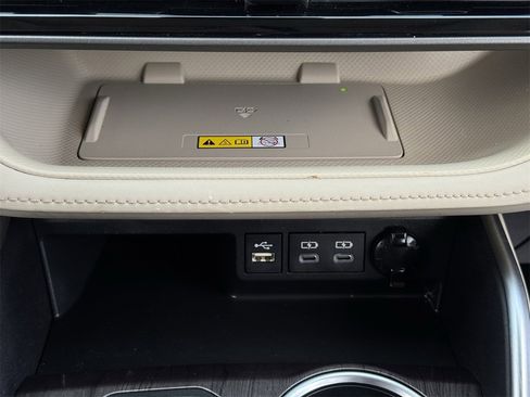 Used 2023 Toyota Highlander Limited image 19