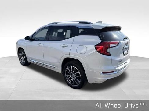 Used 2024 GMC Terrain Denali w/ Denali Premium Package AWD/4WD image 10