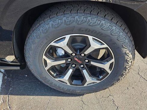 New 2026 GMC Yukon XL AT4 w/ AT4 Premium Plus Package AWD/4WD image 18