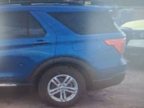 Used 2022 Ford Explorer XLT w/ Equipment Group 202A RWD image 7
