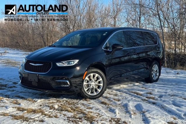 Used 2025 Chrysler Pacifica Select AWD/4WD image 1