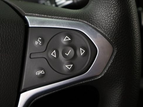 Used 2021 Chevrolet Traverse LS AWD/4WD image 40