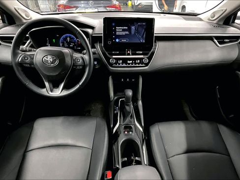 Used 2024 Toyota Corolla Cross XLE w/ Convenience Package FWD image 15