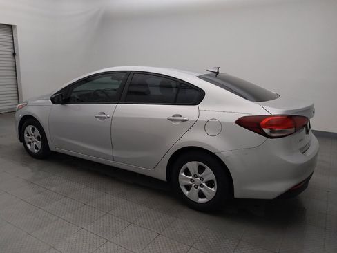 Used 2017 Kia Forte LX image 3