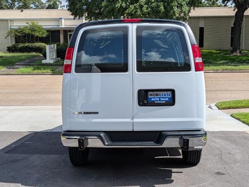 Used 2025 Chevrolet Express 2500 w/ Driver Convenience Package RWD image 6
