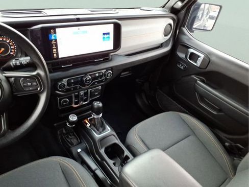 Used 2025 Jeep Wrangler Unlimited Sport image 16