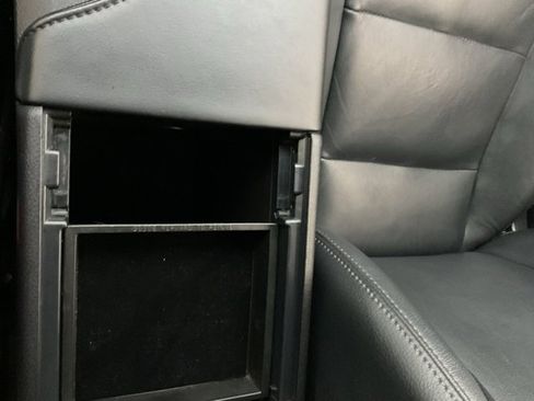 Used 2018 Toyota Avalon XLE image 24