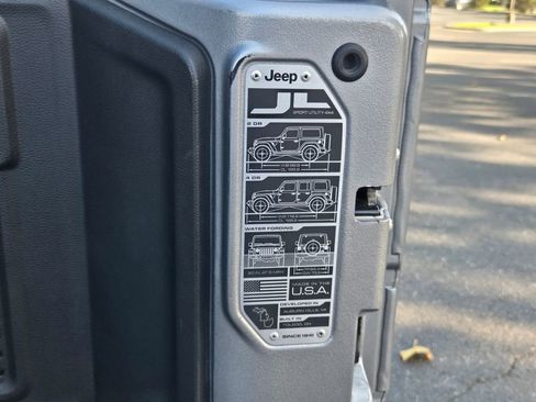 Used 2021 Jeep Wrangler Unlimited Sahara image 34