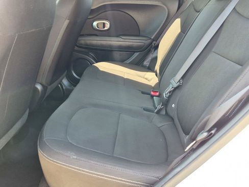 Used 2015 Kia Soul FWD image 16