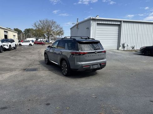 New 2026 Nissan Pathfinder Platinum image 7