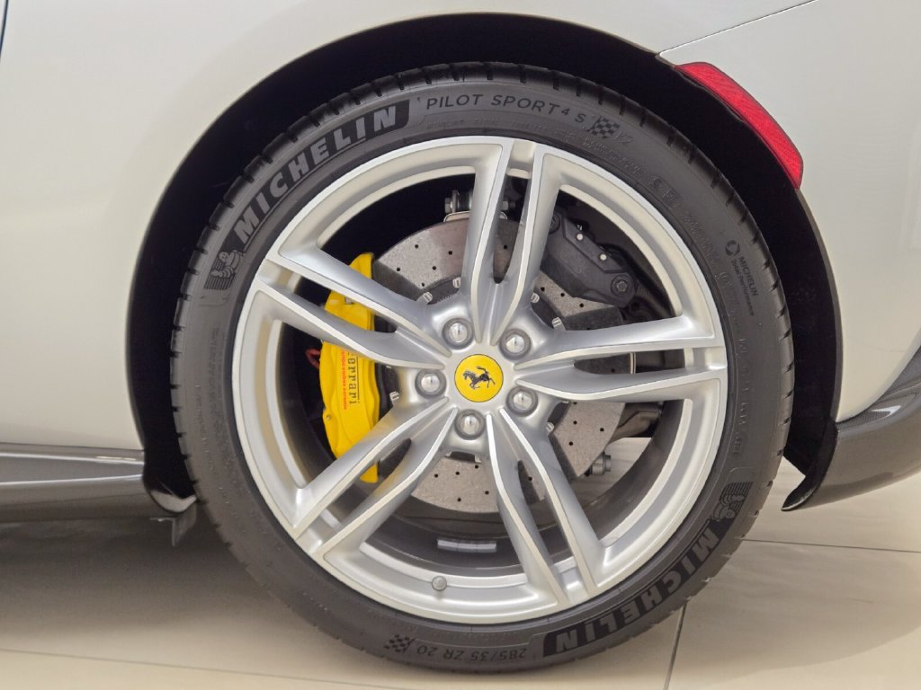 Used 2022 Ferrari Roma RWD image 15