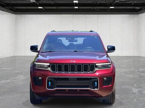 Used 2023 Jeep Grand Cherokee Overland w/ Luxury Tech Group IV AWD/4WD image 2