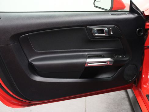 Used 2018 Ford Mustang GT RWD image 11