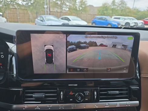 New 2026 Nissan Pathfinder Platinum image 9