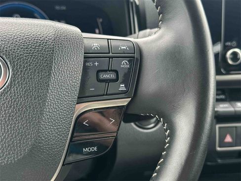 Used 2025 Toyota Camry SE image 25