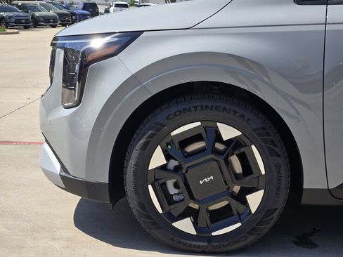 New 2026 Kia Carnival EX FWD image 5