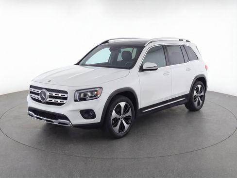 Used 2025 Mercedes-Benz GLB 250 4MATIC image 3