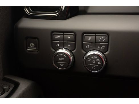 Used 2024 GMC Sierra 1500 AT4 w/ AT4 Preferred Package AWD/4WD image 28