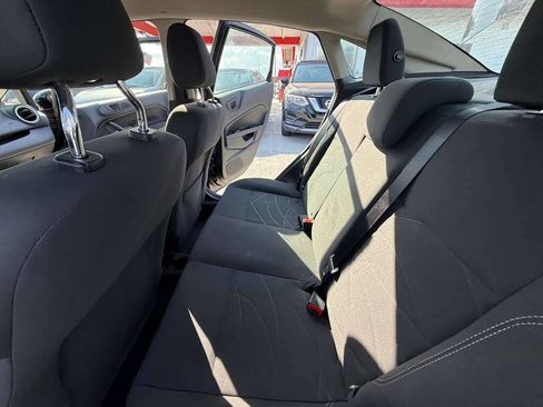 Used 2019 Ford Fiesta SE FWD image 2