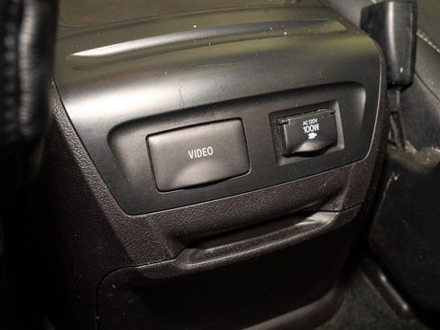 Used 2017 Toyota Sienna SE Premium image 8