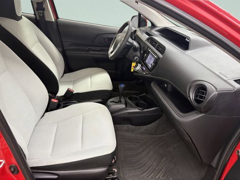 Used 2016 Toyota Prius C One image 20