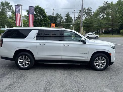 Used 2023 Chevrolet Suburban Premier w/ Premium Package AWD/4WD image 5