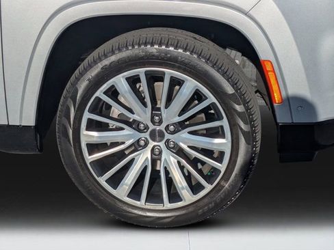 Used 2023 Jeep Grand Wagoneer Series III AWD/4WD image 8