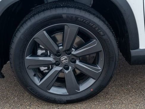 Used 2025 Honda Pilot Sport image 10