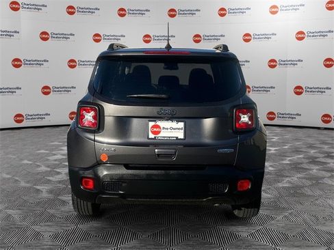 Used 2019 Jeep Renegade Latitude image 4
