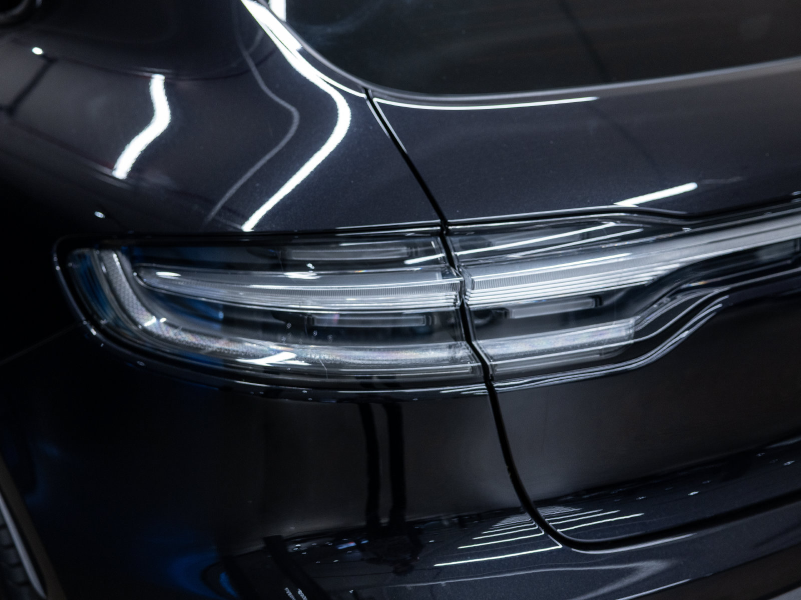 Certified 2023 Porsche Macan S AWD/4WD image 23