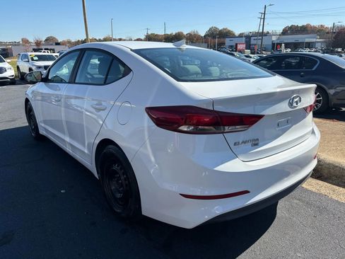 Used 2017 Hyundai Elantra SE w/ Cargo Package image 5