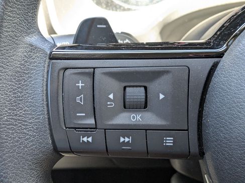 Used 2023 Nissan Rogue SV FWD image 25