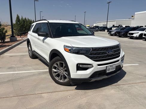 Used 2024 Ford Explorer XLT w/ Equipment Group 202A RWD image 16