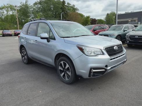 Used 2017 Subaru Forester 2.5i Premium AWD/4WD image 2