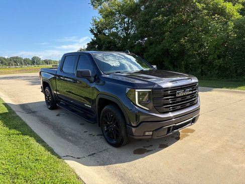 Used 2022 GMC Sierra 1500 Elevation w/ LPO, Elevation Black Package AWD/4WD image 11
