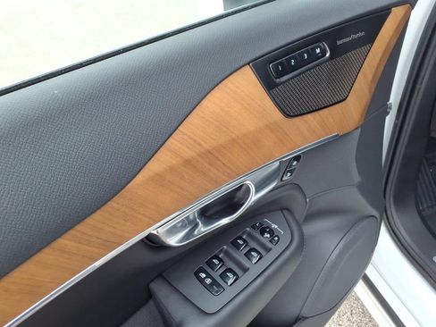 Certified 2025 Volvo XC90 T8 Plus w/ Protection Package AWD/4WD image 10