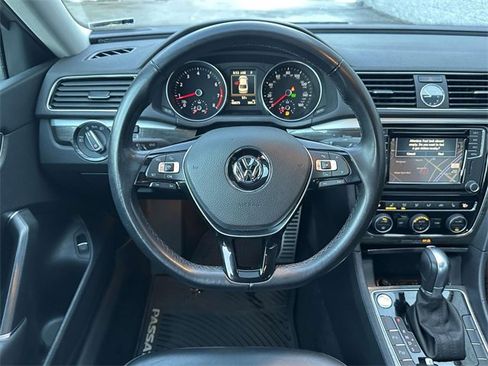 Used 2017 Volkswagen Passat 1.8T SEL Premium image 17
