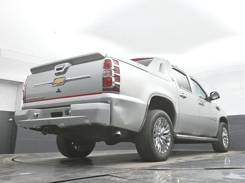 Used 2013 Chevrolet Avalanche LT AWD/4WD image 43