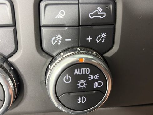 Used 2025 GMC Sierra 1500 AT4 w/ Technology Package AWD/4WD image 25