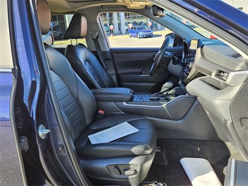 Used 2023 Toyota Highlander XLE image 15